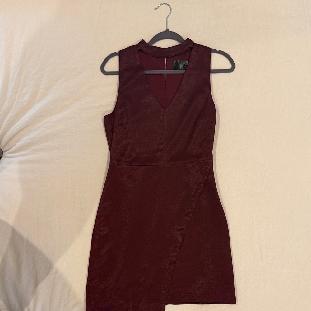 Sleeveless V-Neck Burgundy Sheath Dress